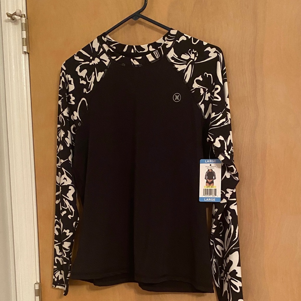 NWT Hurley Women’s pullover long sleeve shirt
Size Large